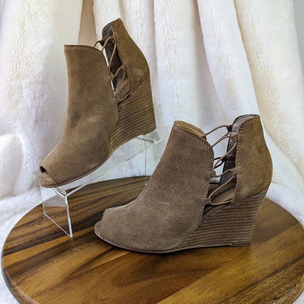 Lucky Brand LK-Reevas Side Cutout Peep Toe Wedge Boots Sesame Oiled Suede 8.5